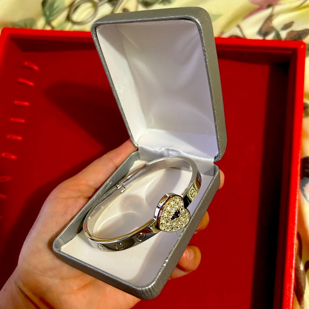 Elegant Silver Heart Bracelet